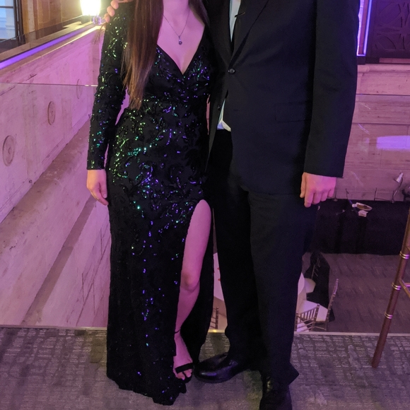 Black dress with green sequins - Picture 2 of 6